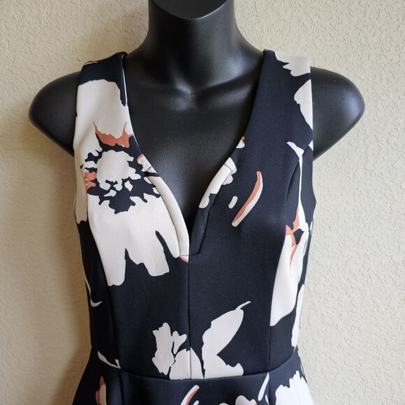 ANTHROPOLOGIE Maeve Amory Scuba Dress Fit Flare Floral Black Cream Size 0 VNeck - Picture 4 of 6